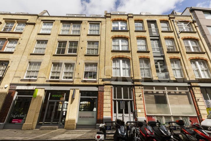 2 bed warehouse apartment in the Clerkenwell area close to Farringdon Great Sutton Street , Clerkenwell